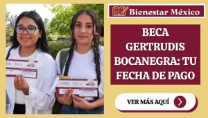 Estudiante universitario espera el transporte público mientras revisa en su celular el depósito de la Beca Gertrudis Bocanegra